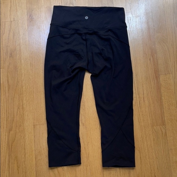 LULULEMON- black EVERLUXE tight 25” - Picture 1 of 2